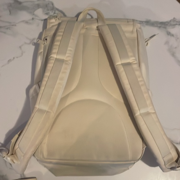 Worn Once Hershel Backpack - Picture 6 of 13